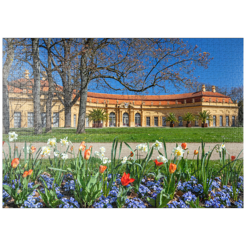 puzzleplate Schlossgarten mit der Orangerie im Frühling zur Zeit der Tulpenblüte 1000 Puzzle