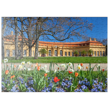 puzzleplate Schlossgarten mit der Orangerie im Frühling zur Zeit der Tulpenblüte 200 Puzzle