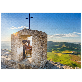 Darstellung des Puzzle-Motivs Blick vom Castillo de Monjardin im Sonnenaufgang – Puzzleteile: 1000
