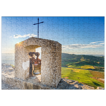 puzzleplate Blick vom Castillo de Monjardin im Sonnenaufgang 200 Puzzle