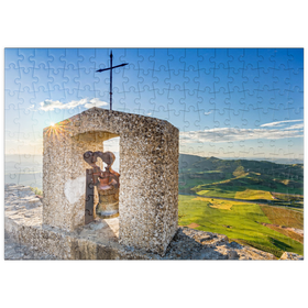 Darstellung des Puzzle Motivs Blick vom Castillo de Monjardin im Sonnenaufgang - Puzzleteile: 200