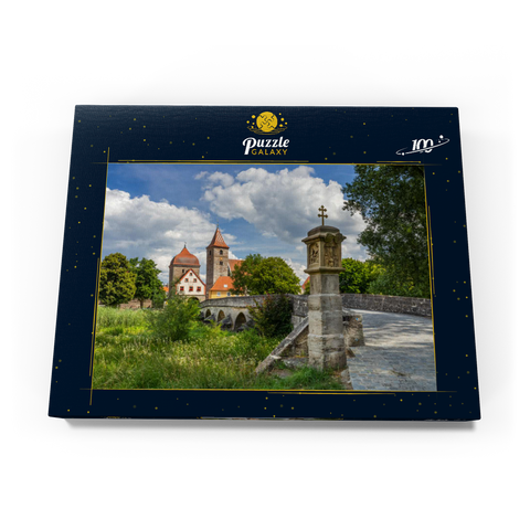 Altmühlbrücke in Ornbau mit dem Stadttor in die Altstadt am Altmühl Radweg 100 Puzzle Schachtel Ansicht3