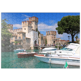 Darstellung des Puzzle Motivs Scaligerburg in Sirmione, Gardasee, Provinz Brescia, Lombardei, Italien - Puzzleteile: 200