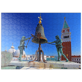 Darstellung des Puzzle Motivs La Terrazza dei Mori auf dem Torre dell'Orologio am Markusplatz mit Campanile, Venedig - Puzzleteile: 200