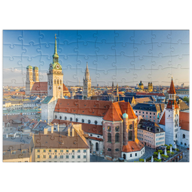 Darstellung des Puzzle Motivs Altstadt mit der Kirche Alter Peter, Frauenkirche und Rathaus - München - Puzzleteile: 100