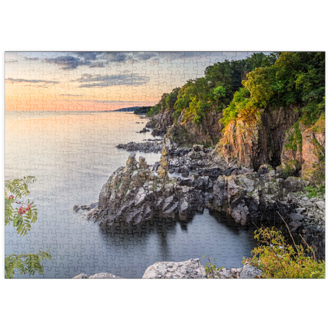puzzleplate Sonnenaufgang an den Helligdomsklipperne, einer Felsenküste nördlich von Gudhjem 500 Puzzle