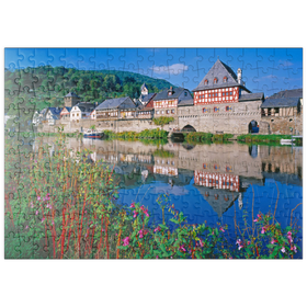 Darstellung des Puzzle Motivs Altes Wirtshaus an der Lahn, Lahntal, Rheinland-Pfalz - Puzzleteile: 200