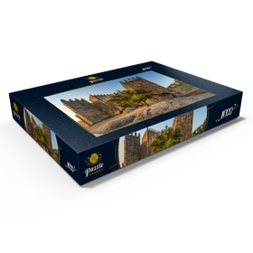 Alternative Darstellung des Puzzle-Motivs romanische Festungsanlage in Guimarães am Abend – Puzzleteile: 1000