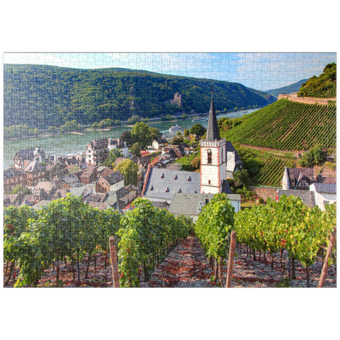 puzzleplate Blick über den Ort mit der Heilig Kreuz Kirche zur Burg Rheinstein am Rhein, Rheintal, Assmannshausen, Ortsteil von Rüdesheim 1000 Puzzle