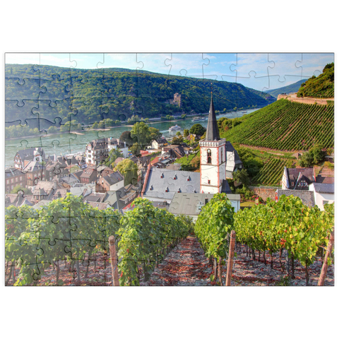 puzzleplate Blick über den Ort mit der Heilig Kreuz Kirche zur Burg Rheinstein am Rhein, Rheintal, Assmannshausen, Ortsteil von Rüdesheim 100 Puzzle