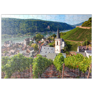 puzzleplate Blick über den Ort mit der Heilig Kreuz Kirche zur Burg Rheinstein am Rhein, Rheintal, Assmannshausen, Ortsteil von Rüdesheim 200 Puzzle