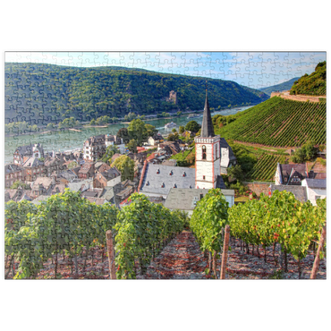 puzzleplate Blick über den Ort mit der Heilig Kreuz Kirche zur Burg Rheinstein am Rhein, Rheintal, Assmannshausen, Ortsteil von Rüdesheim 500 Puzzle