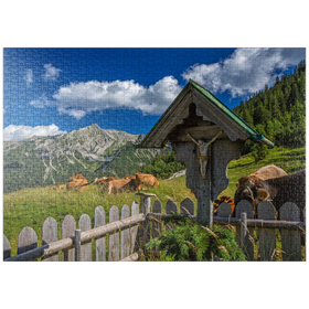 Darstellung des Puzzle-Motivs Kreuz an der Fischbachalm (1402m) gegen Soierngruppe, Oberbayern – Puzzleteile: 1000