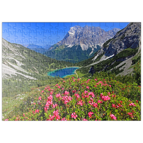 Darstellung des Puzzle-Motivs Blühende Alpenrosen bei der Coburger Hütte gegen Seebensee und Zugspitzgruppe – Puzzleteile: 200