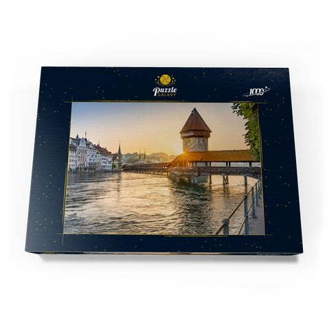 Kapellbrücke über die Reuss mit Wasserturm im Sonnenaufgang, Luzern, Kanton Luzern, Schweiz 1000 Puzzle Schachtel Ansicht3