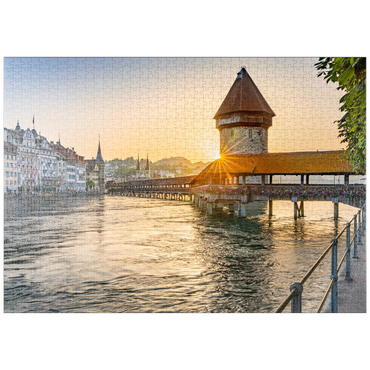 puzzleplate Kapellbrücke über die Reuss mit Wasserturm im Sonnenaufgang, Luzern, Kanton Luzern, Schweiz 1000 Puzzle