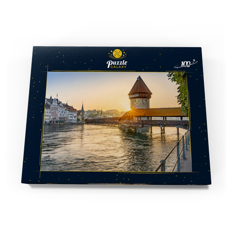 Kapellbrücke über die Reuss mit Wasserturm im Sonnenaufgang, Luzern, Kanton Luzern, Schweiz 100 Puzzle Schachtel Ansicht3