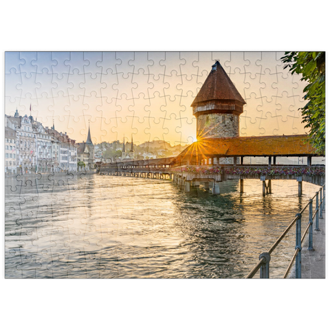 puzzleplate Kapellbrücke über die Reuss mit Wasserturm im Sonnenaufgang, Luzern, Kanton Luzern, Schweiz 200 Puzzle