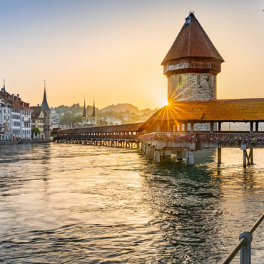 Kapellbrücke über die Reuss mit Wasserturm im Sonnenaufgang, Luzern, Kanton Luzern, Schweiz 500 Puzzle 3D Modell