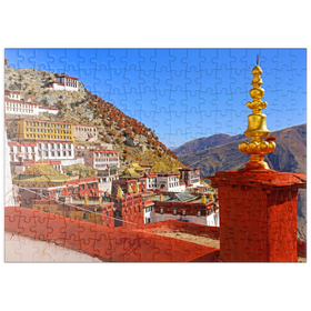 Darstellung des Puzzle Motivs Blick zum Ganden Kloster am Berg Drog Riboche bei Tagtse Dzong - Puzzleteile: 200