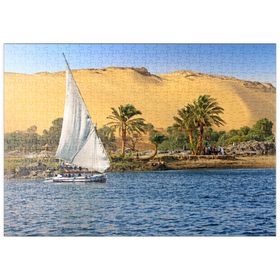 Darstellung des Puzzle-Motivs Feluke auf dem Nil gegen die Berge der Libyschen Wüste, Assuan, Ägypten – Puzzleteile: 500