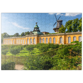 Darstellung des Puzzle Motivs Rokokopalast Neue Kammern mit der Windmühle im Schlosspark von Potsdam - Puzzleteile: 200