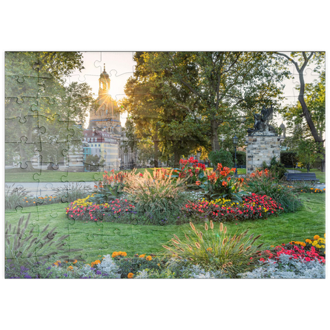 puzzleplate Brühlscher Garten am östlichen Ende der Brühlschen Terrasse mit Blick zur Frauenkirche am Abend 100 Puzzle