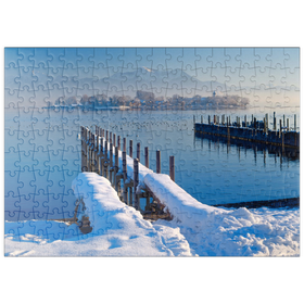 Darstellung des Puzzle-Motivs Bootsanleger in Gstadt am Chiemsee mit Blick zur Fraueninsel gegen Hochgern – Puzzleteile: 200