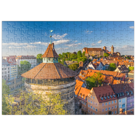 Darstellung des Puzzle Motivs Neutorturm an der Stadtbefestigung mit der Kaiserburg in Nürnberg - Puzzleteile: 200