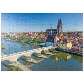 Darstellung des Puzzle-Motivs Steinerne Brücke über die Donau mit der Altstadt und dem Regensburger Dom St. Peter – Puzzleteile: 100
