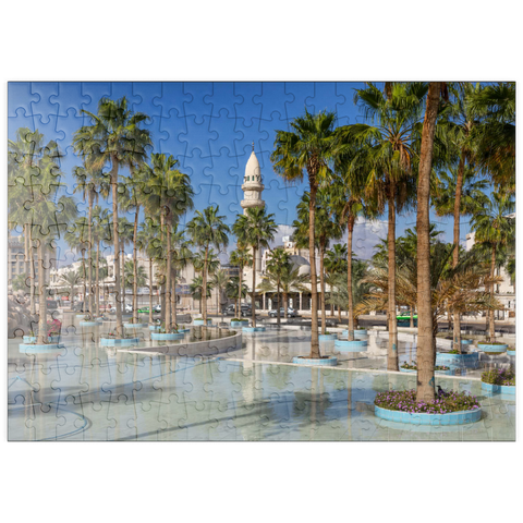 puzzleplate Brunnen mit Palmen auf dem Princess Haya Circle, Aqaba, Golf von Aqaba, Jordanien 200 Puzzle