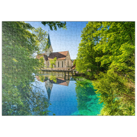 Darstellung des Puzzle Motivs Klosterkirche am Blautopf, eine Karstquelle in Blaubeuren, Alb-Donau-Kreis - Puzzleteile: 500