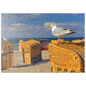 Darstellung des Puzzle Motivs Möwe auf einem Strandkorb, Ostseebad Laboe, Schleswig-Holstein, Deutschland - Puzzleteile: 100