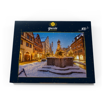 Weihnachtlich geschmückter Brunnen in der Herrngasse, Rothenburg ob der Tauber 100 Puzzle Schachtel Ansicht3
