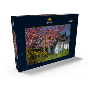 Blühende Zierkirsche an einem Wohnhaus 1000 Puzzle Schachtel Ansicht2