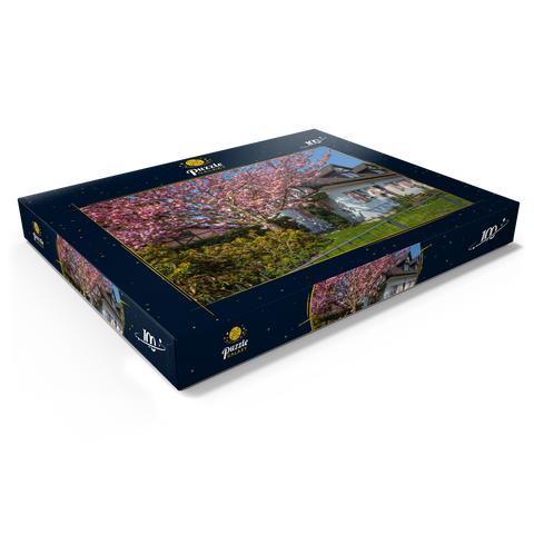 Blühende Zierkirsche an einem Wohnhaus 100 Puzzle Schachtel Ansicht1