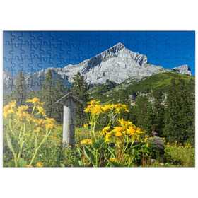 Darstellung des Puzzle-Motivs Brunnen am Kreuzeck mit Alpspitze (2628m), Garmisch-Partenkirchen, Oberbayern – Puzzleteile: 200