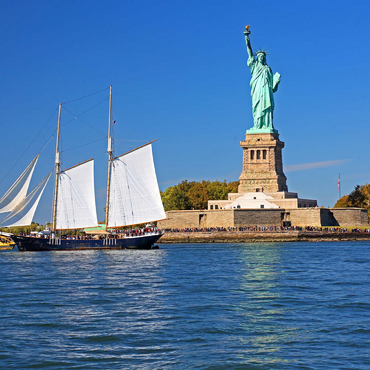 Segelschiff mit der Freiheitsstatue, Liberty Island, New York City, USA 100 Puzzle 3D Modell