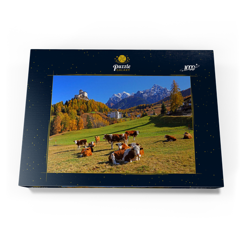 Kühe auf der Weide mit Blick zum Schloss Tarasp, Graubünden, Schweiz 1000 Puzzle Schachtel Ansicht3