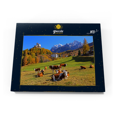 Kühe auf der Weide mit Blick zum Schloss Tarasp, Graubünden, Schweiz 100 Puzzle Schachtel Ansicht3