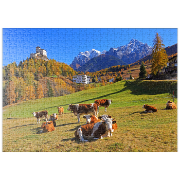 puzzleplate Kühe auf der Weide mit Blick zum Schloss Tarasp, Graubünden, Schweiz 500 Puzzle