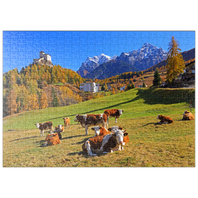 Darstellung des Puzzle Motivs Kühe auf der Weide mit Blick zum Schloss Tarasp, Graubünden, Schweiz - Puzzleteile: 500