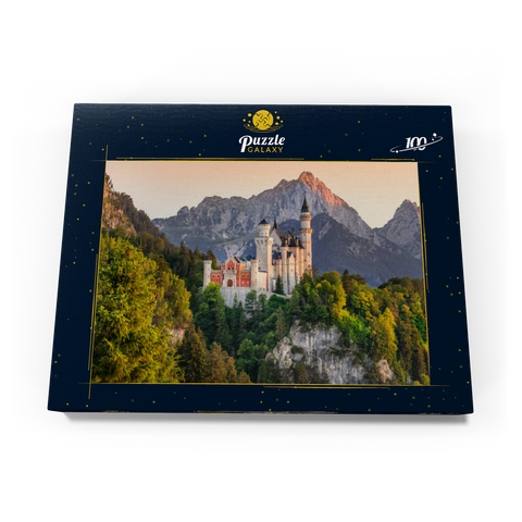 Königsschloss gegen die Tannheimer Berge am Abend, Hohenschwangau bei Füssen 100 Puzzle Schachtel Ansicht3