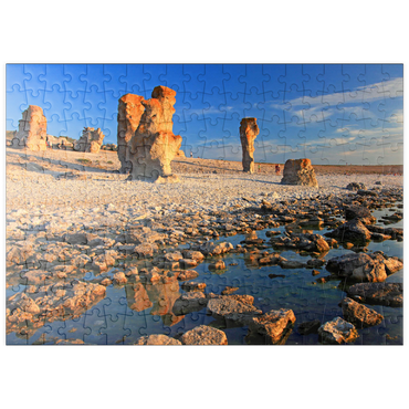 puzzleplate Kalksteinsäulen, genannt Raukar, bei Langhammars, Insel Farö, Gotland, Schweden 200 Puzzle
