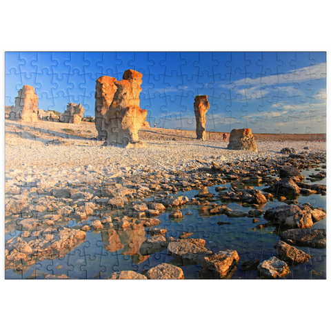 puzzleplate Kalksteinsäulen, genannt Raukar, bei Langhammars, Insel Farö, Gotland, Schweden 200 Puzzle