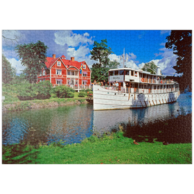 Darstellung des Puzzle-Motivs Göta Hotel am Göta Kanal mit dem Kabinenschiff Diana, Borensberg, Östergötland – Puzzleteile: 1000