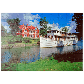 Darstellung des Puzzle Motivs Göta Hotel am Göta Kanal mit dem Kabinenschiff Diana, Borensberg, Östergötland - Puzzleteile: 100