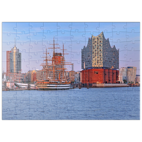 Darstellung des Puzzle Motivs Segelschiff Amerigo Vespucci an der Überseebrücke im Hafen mit Elbphilharmonie - Puzzleteile: 100