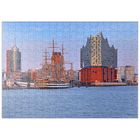 Darstellung des Puzzle-Motivs Segelschiff Amerigo Vespucci an der Überseebrücke im Hafen mit Elbphilharmonie – Puzzleteile: 200