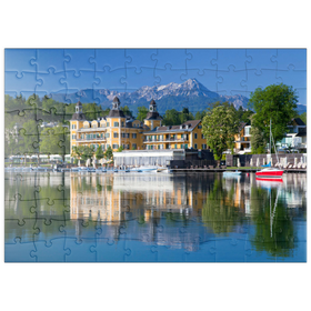 Darstellung des Puzzle Motivs Schlosshotel am See gegen Mittagskogel (2143m), Velden, Wörther See, Österreich - Puzzleteile: 100